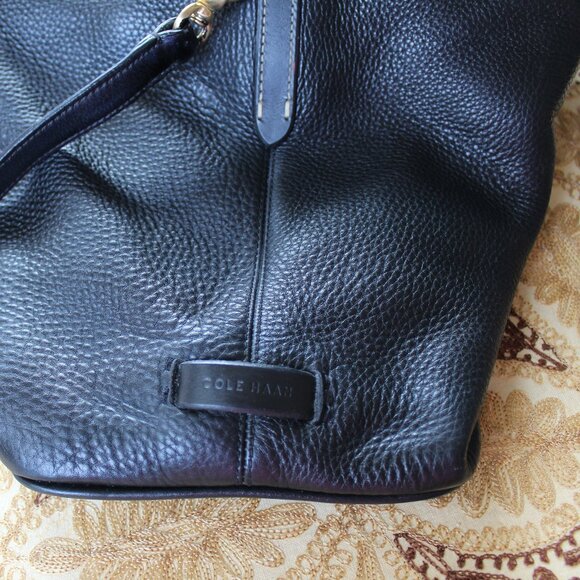Cole Haan Pebbled Leather Large Bag Black w/Brushed Gold Hardware Lots of ROOM! - Picture 5 of 16